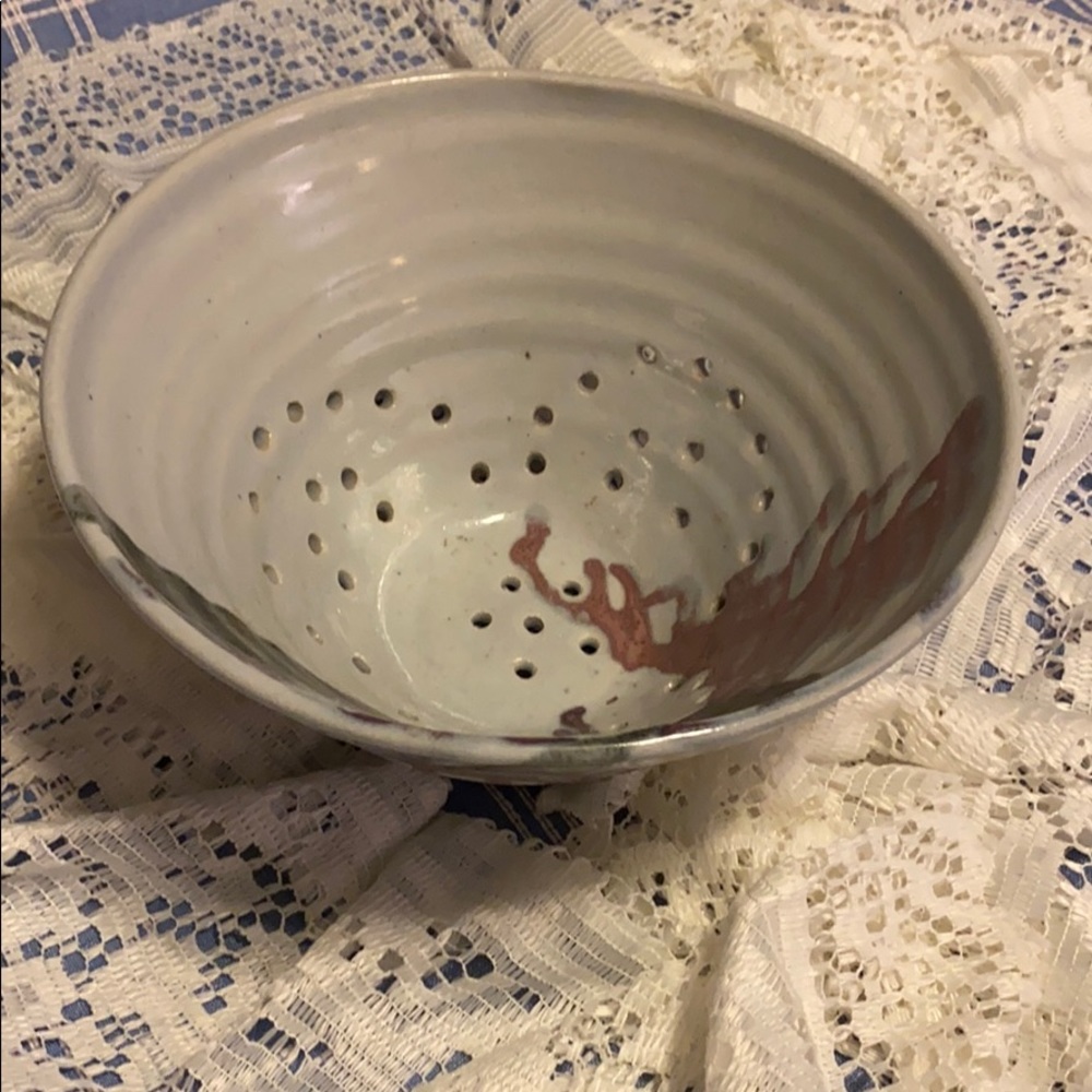 Attractive Stoneware colander in Asian theme.